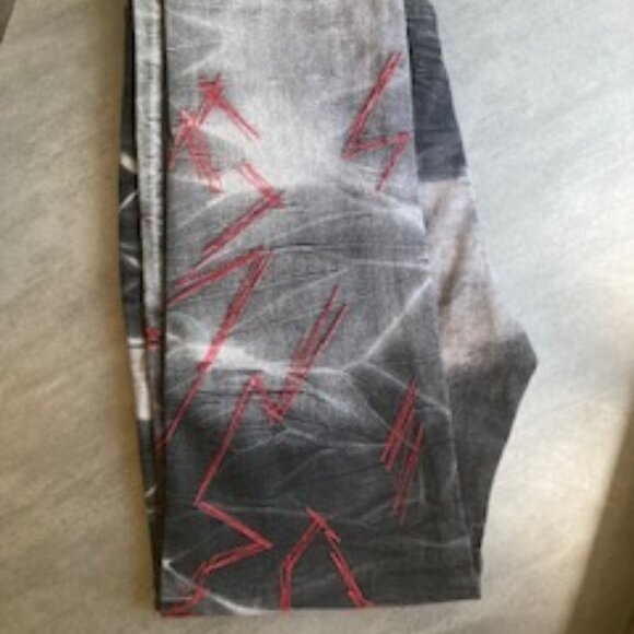 Black Distressed Jeans with Red Stitched Accents Men's 36 NWT - Picture 2 of 10